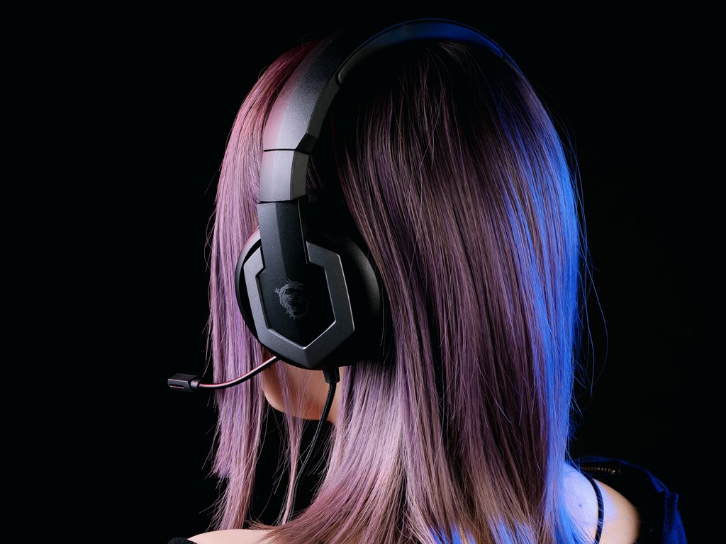 MSI_headset_20_1024x768