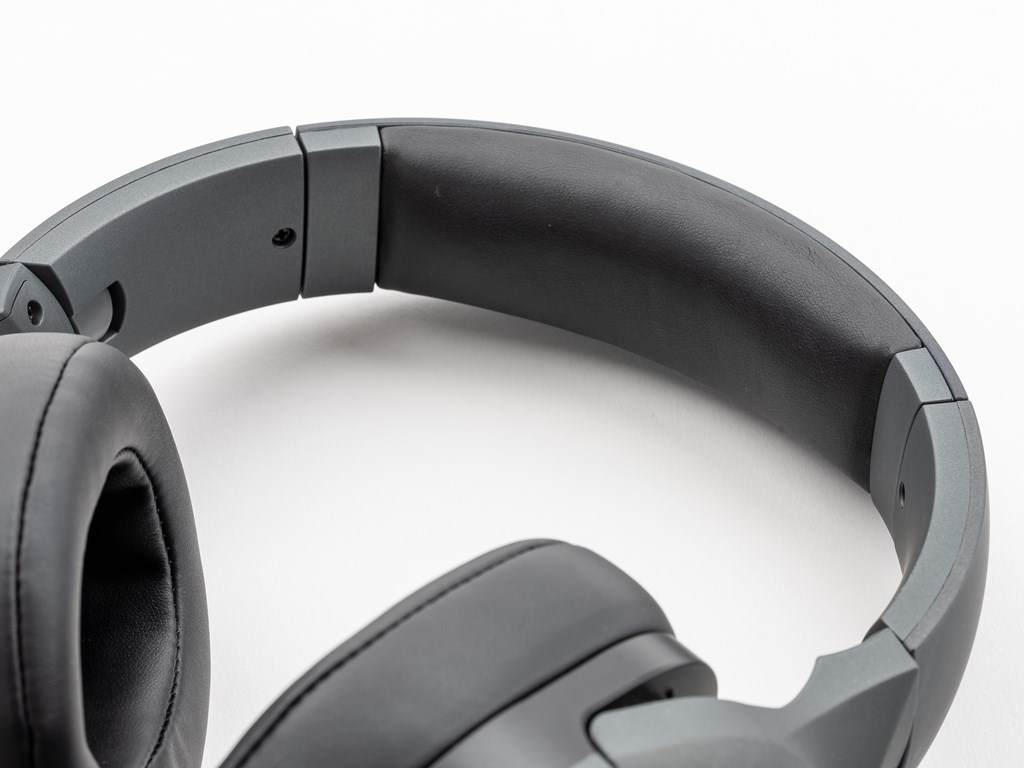 MSI_headset_24_1024x768