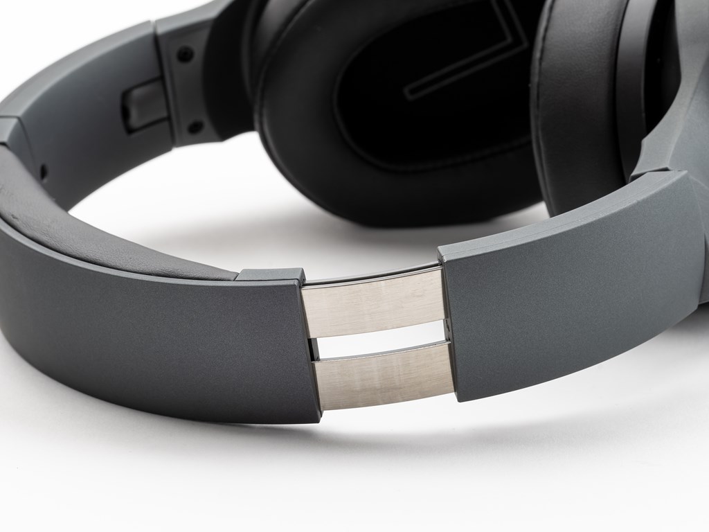 MSI_headset_25_1024x768