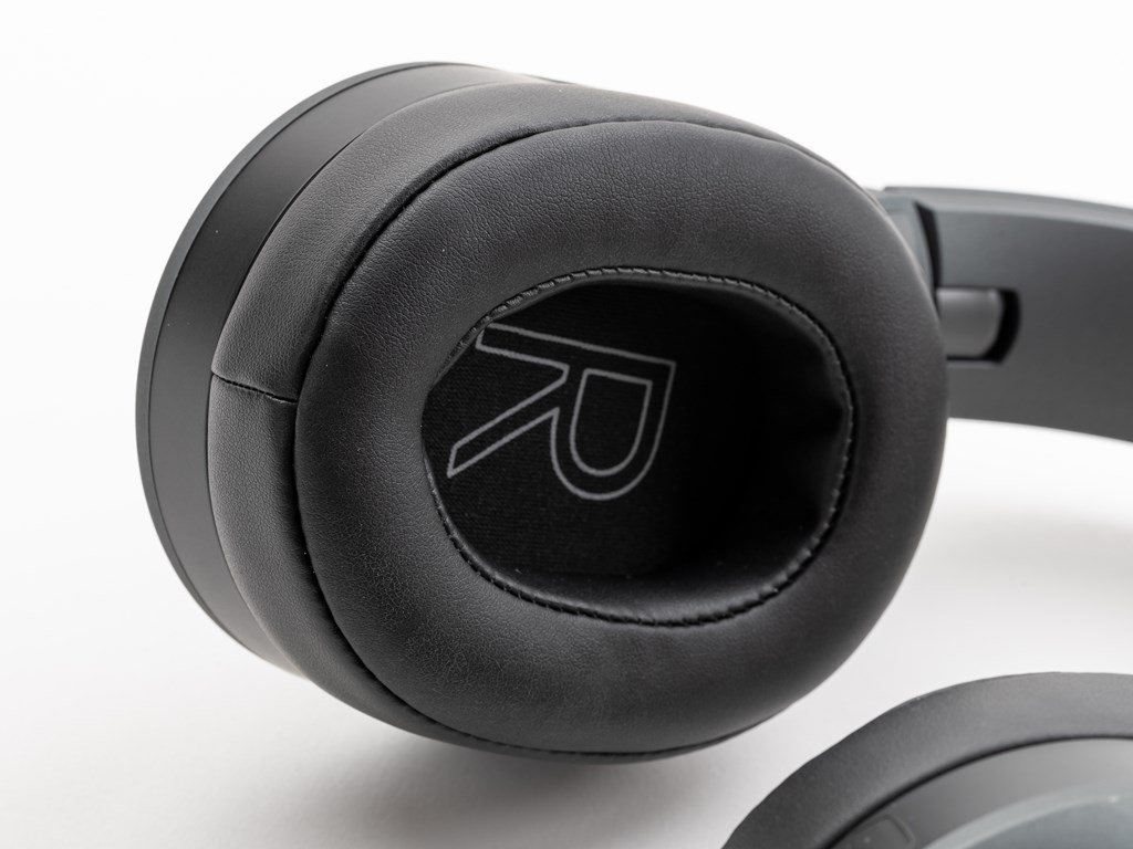 MSI_headset_27_1024x768