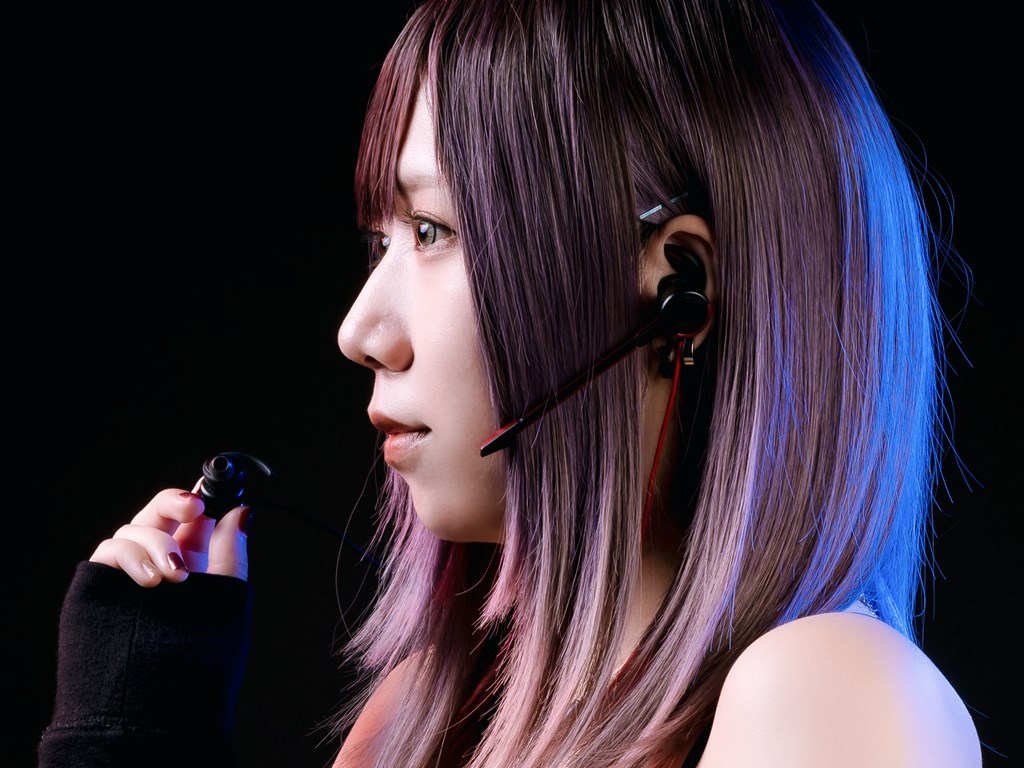 MSI_headset_46_1024x768