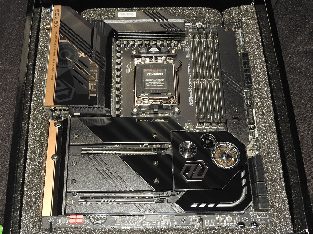 ASRock_AMD670E_14_1024x768