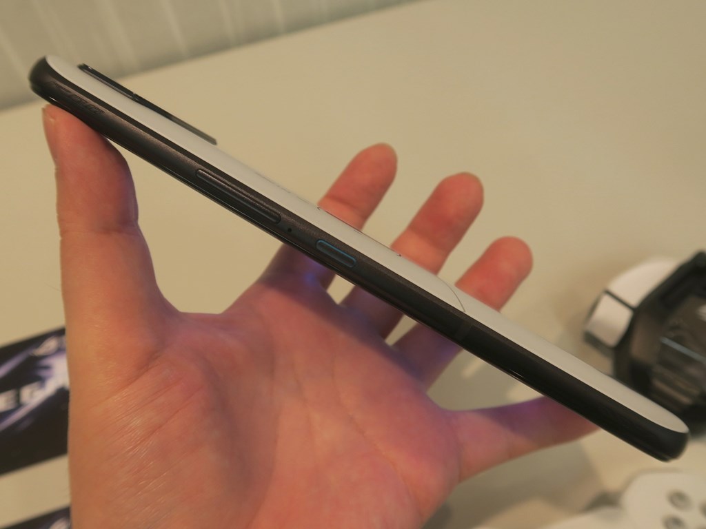 ROG_Phone6JP_1024x768i