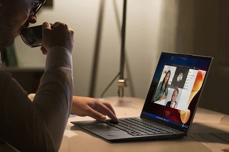 ThinkPad_X1Carbon_30th_800x552
