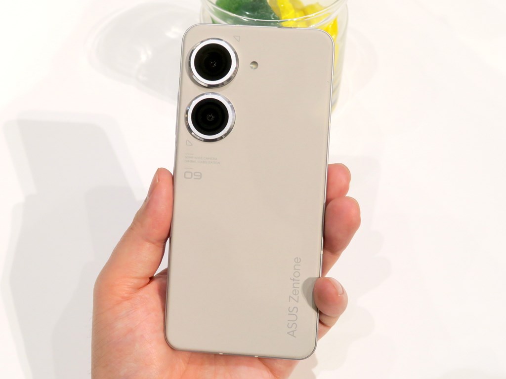 Zenfone9_03_1024x768
