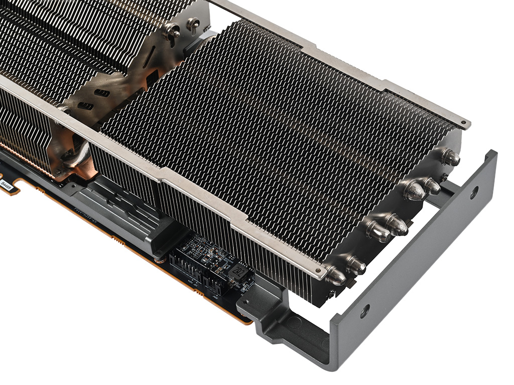 sapphire_nitro_radeon_rx_7900_xtx_39