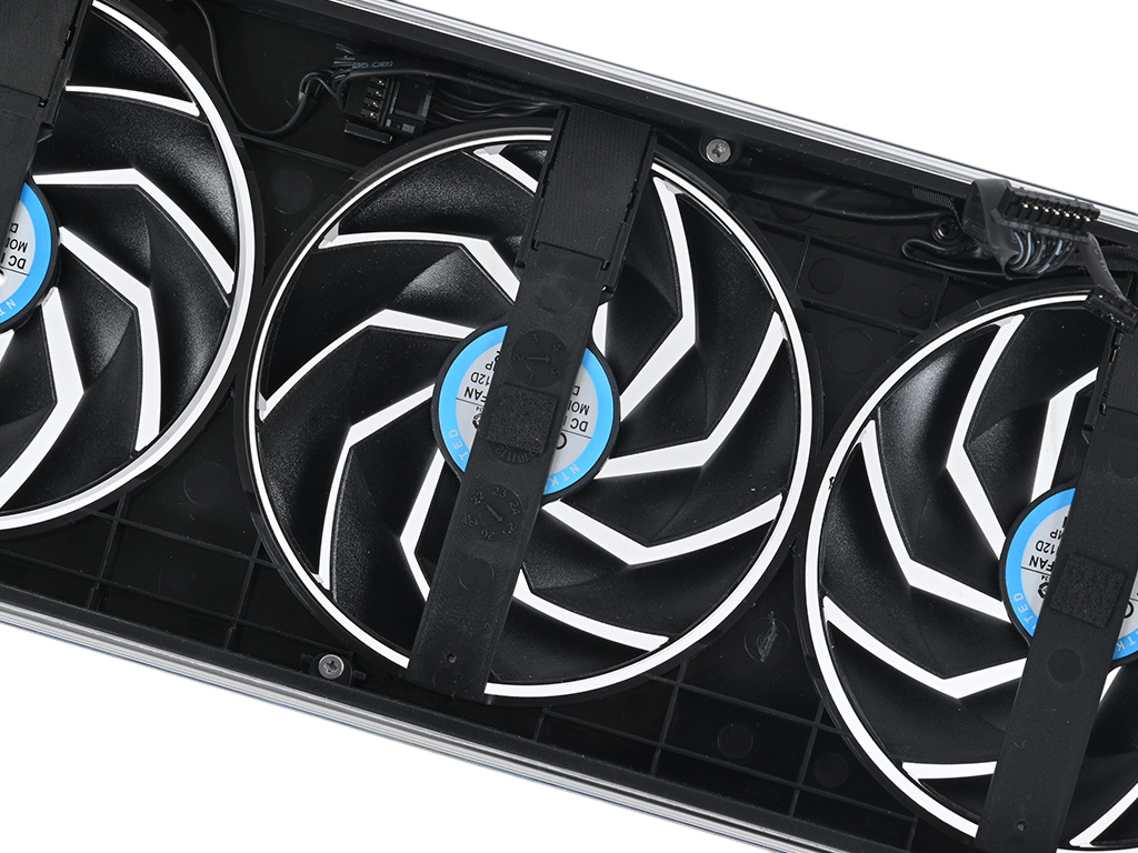 sapphire_nitro_radeon_rx_7900_xtx_43