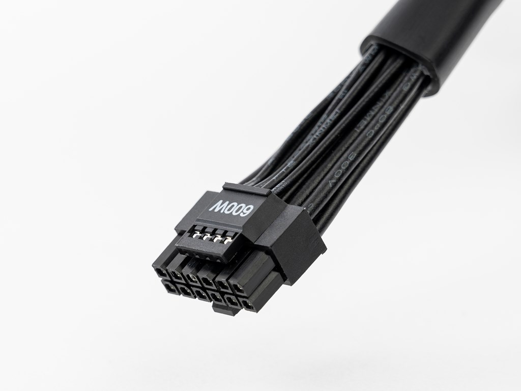 TOUGHPOWER_GF3_1350W_PCIE5_20