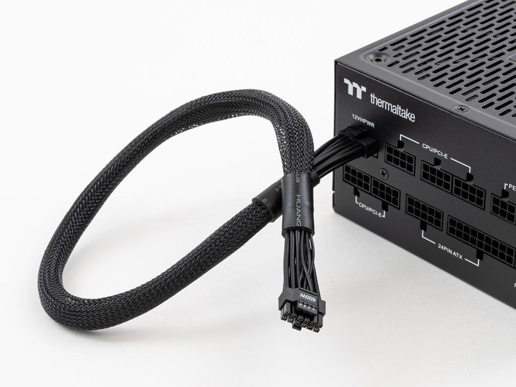 TOUGHPOWER_GF3_1350W_PCIE5_21