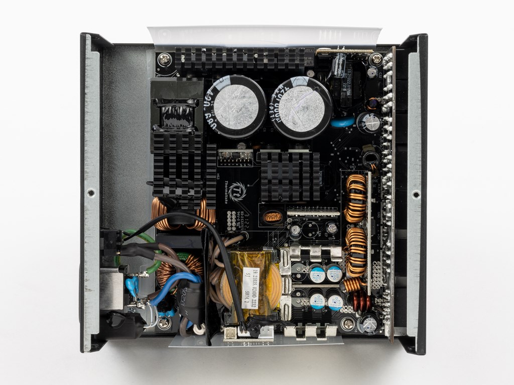 TOUGHPOWER_GF3_1350W_PCIE5_31