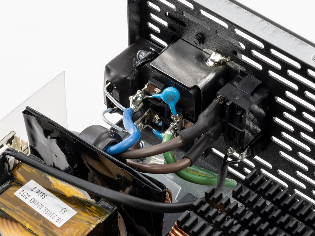 TOUGHPOWER_GF3_1350W_PCIE5_32