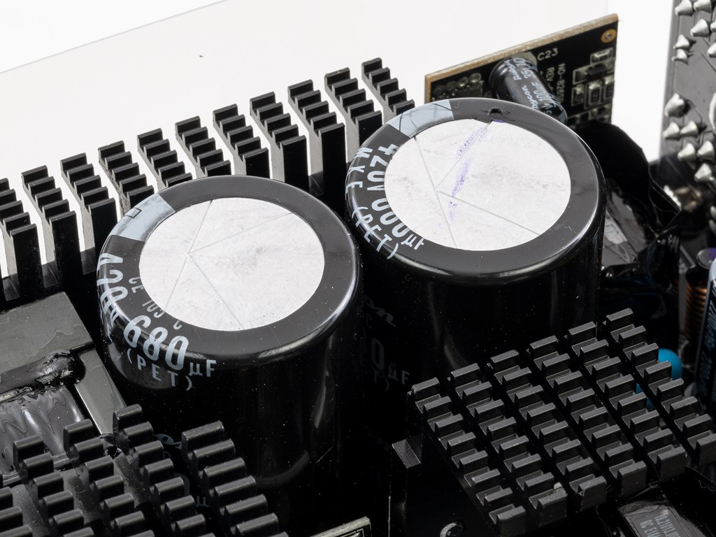 TOUGHPOWER_GF3_1350W_PCIE5_37