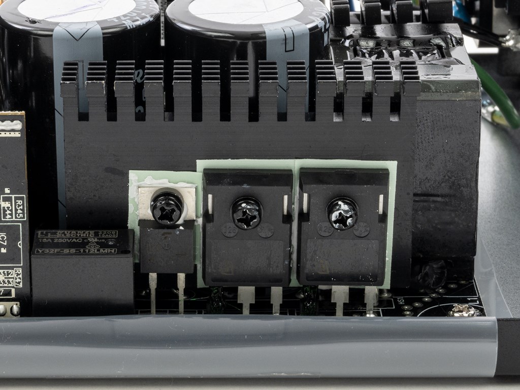 TOUGHPOWER_GF3_1350W_PCIE5_38