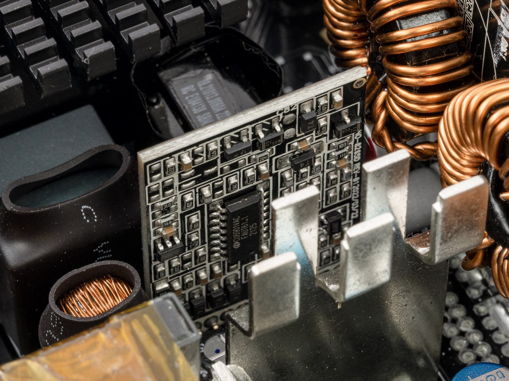TOUGHPOWER_GF3_1350W_PCIE5_41