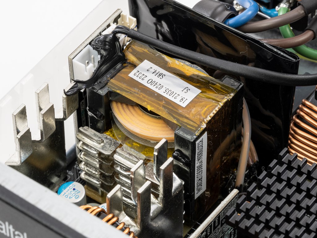 TOUGHPOWER_GF3_1350W_PCIE5_42