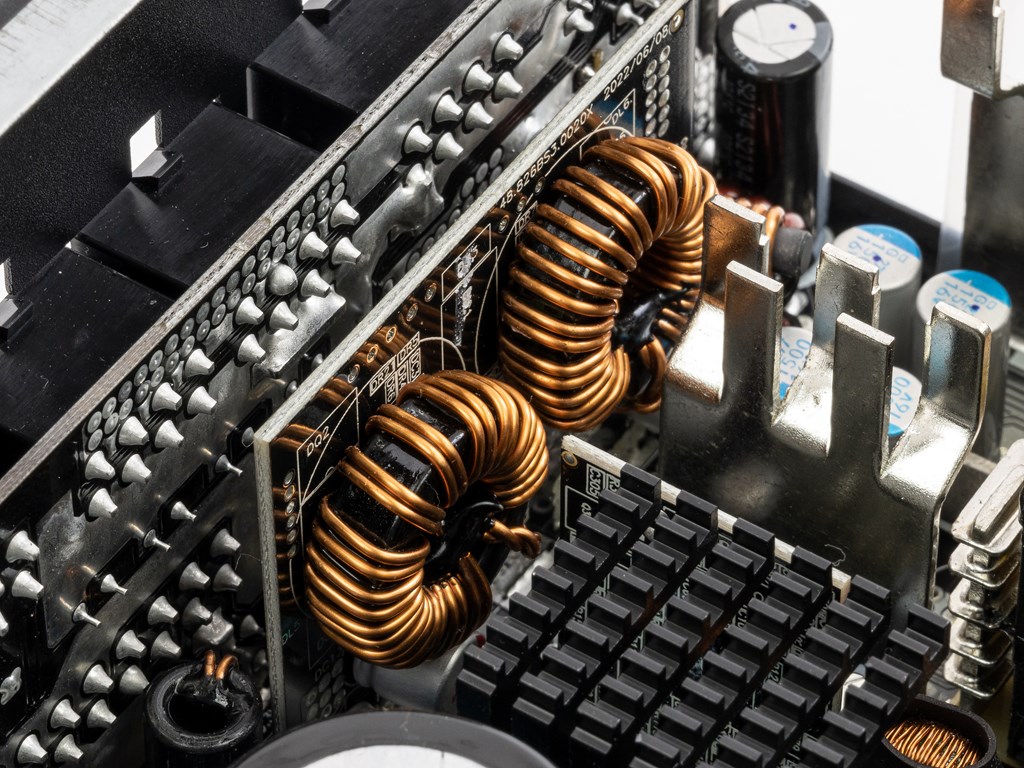 TOUGHPOWER_GF3_1350W_PCIE5_44