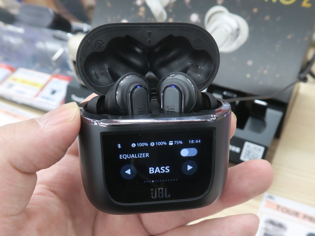 JBL_Tour_Pro2_03