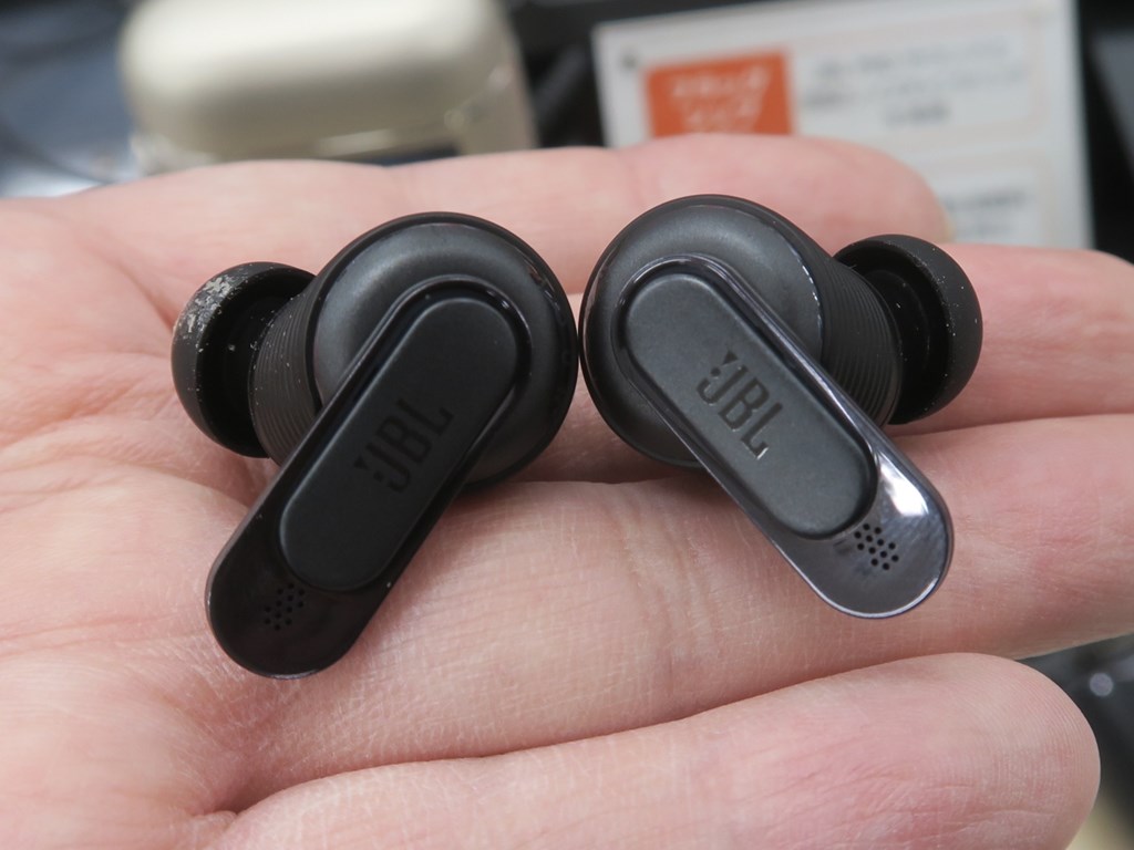 JBL_Tour_Pro2_06