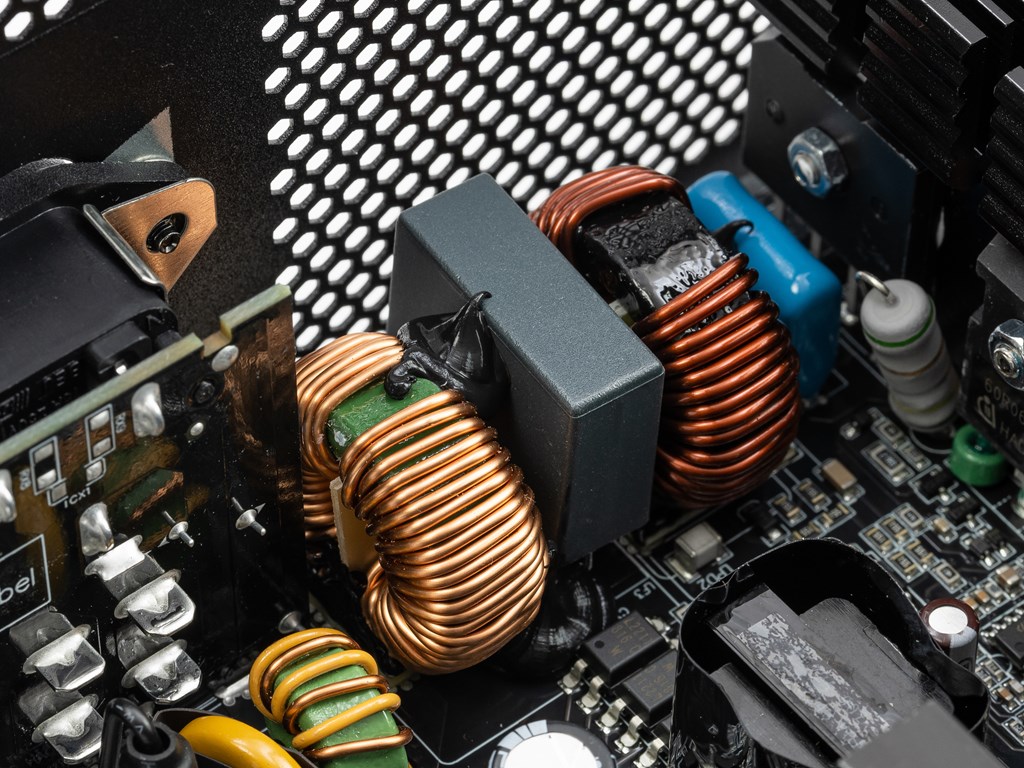 TUF_Gaming_1000W_Gold_43