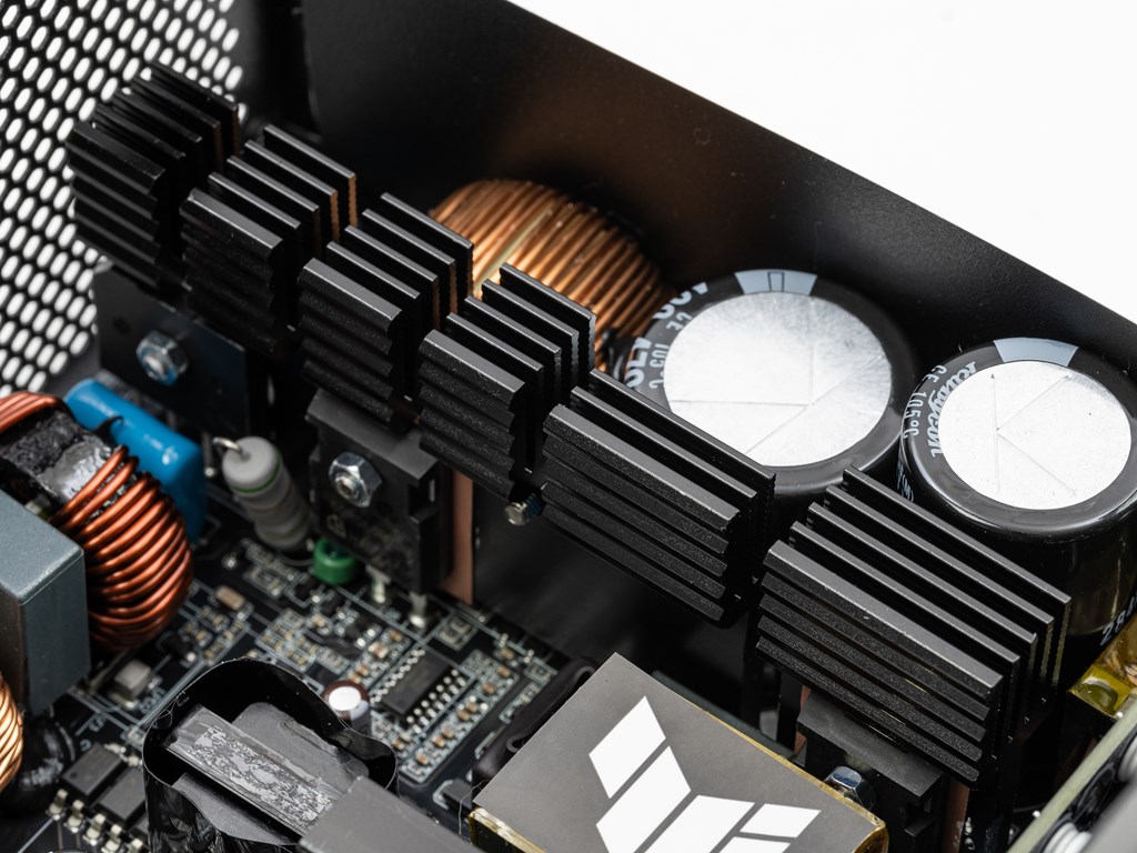 TUF_Gaming_1000W_Gold_48