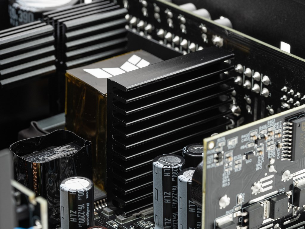 TUF_Gaming_1000W_Gold_51