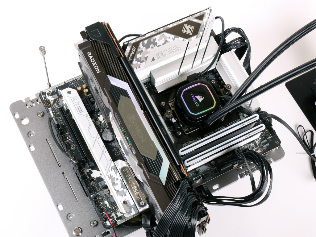 x670e_steellegend_905_1024x768