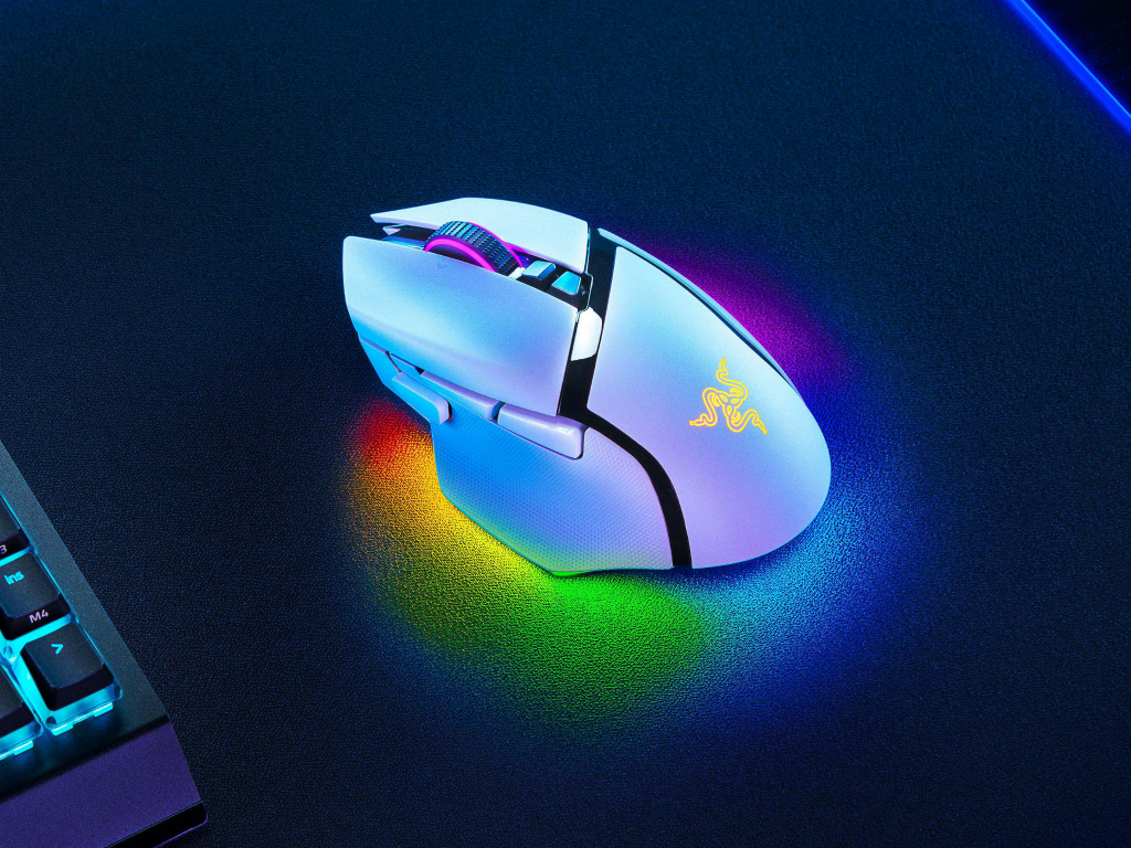 basilisk_v3_pro_wh_1024x768a