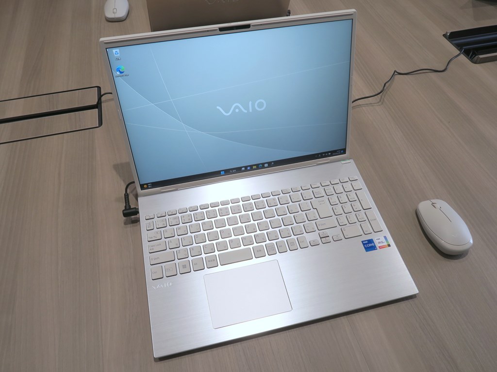 VAIO_F14_F16_04