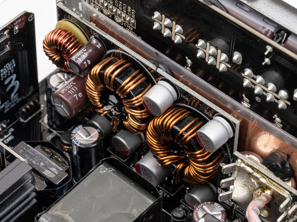 MEG_Ai1300P_PCIE5_review_47