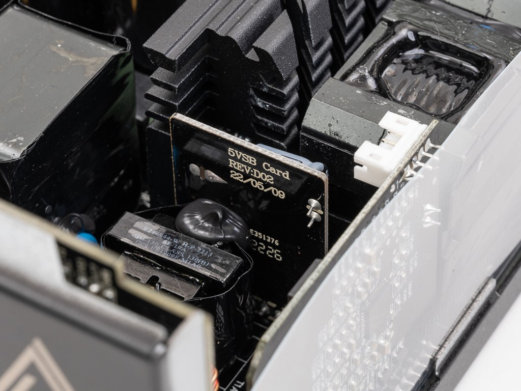 MEG_Ai1300P_PCIE5_review_49