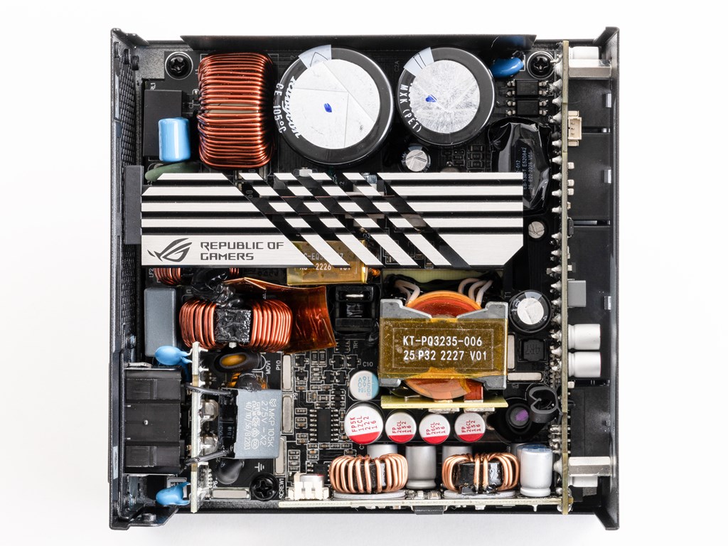ROG_LOKI_SFXL_Platinum_41
