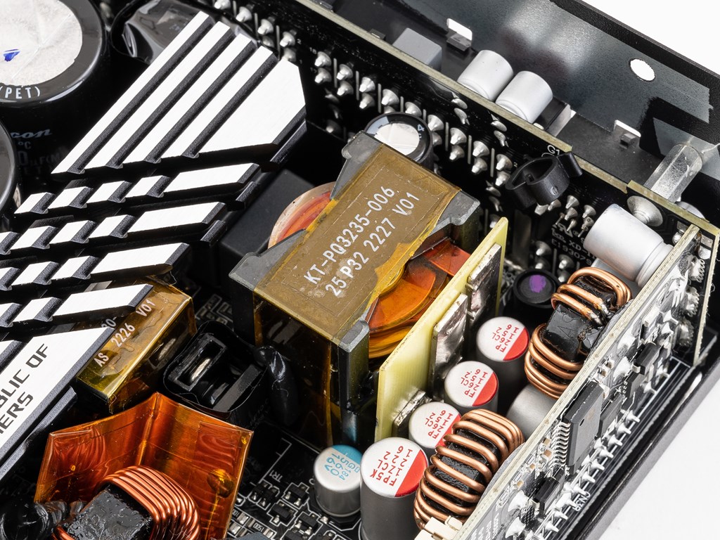 ROG_LOKI_SFXL_Platinum_48