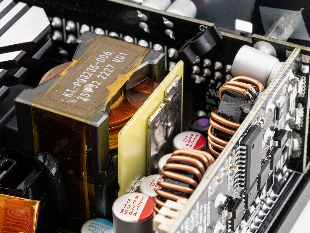 ROG_LOKI_SFXL_Platinum_49