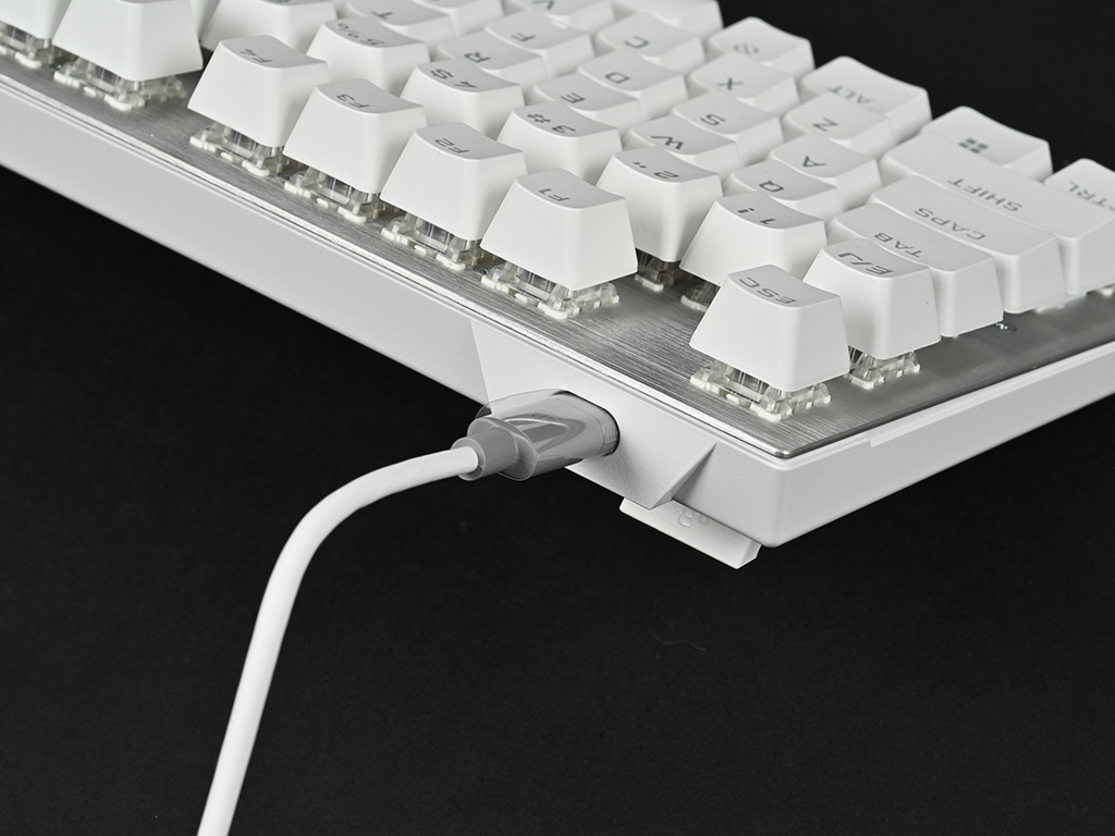 k60_pro_tkl_wht_15