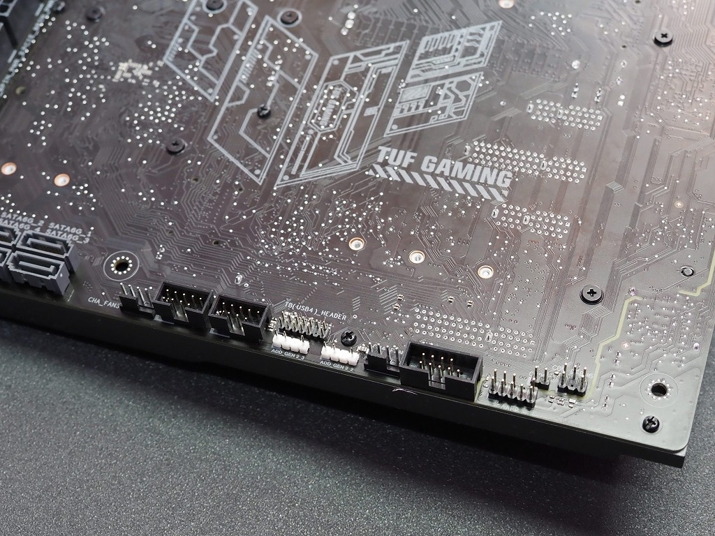 hidden_connector_058