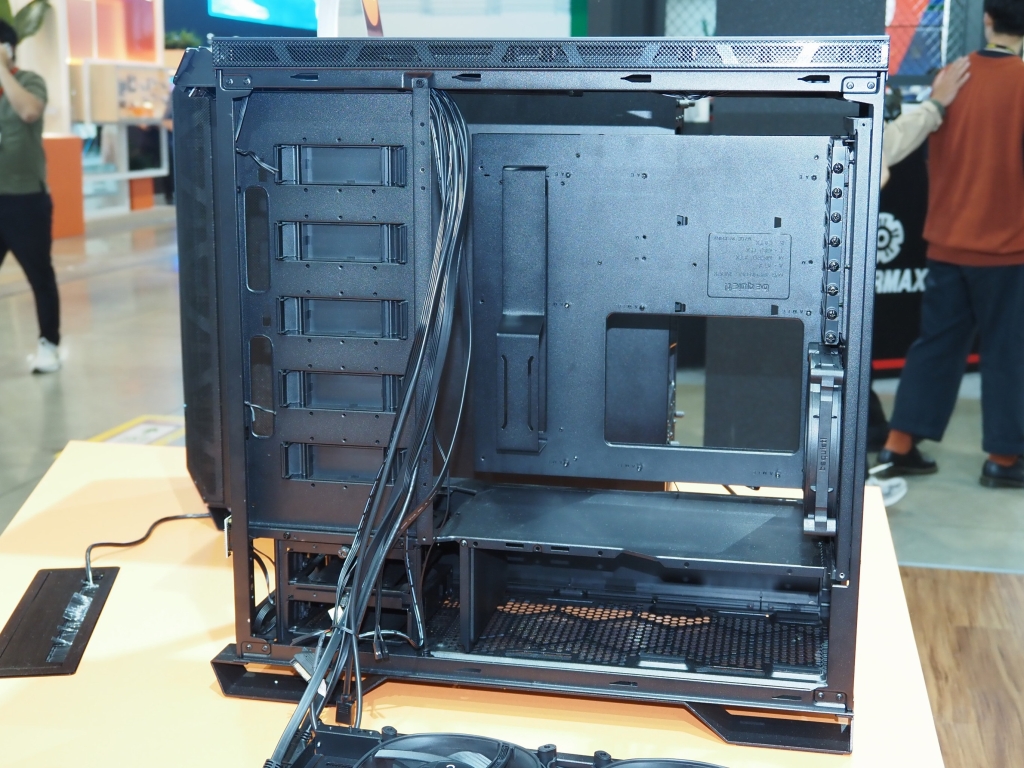 Dark_Base_Pro_900_07