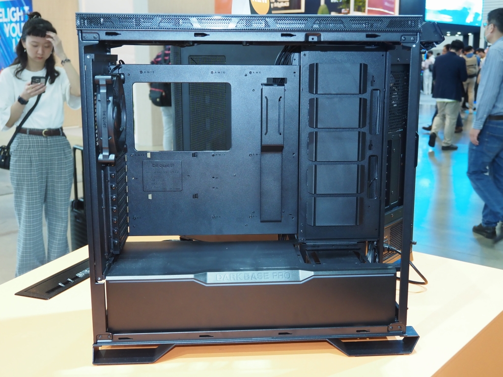 Dark_Base_Pro_900_08