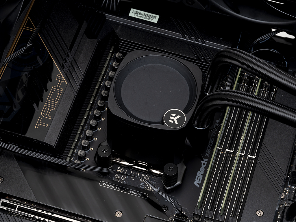 ek-nucleus_dark_58