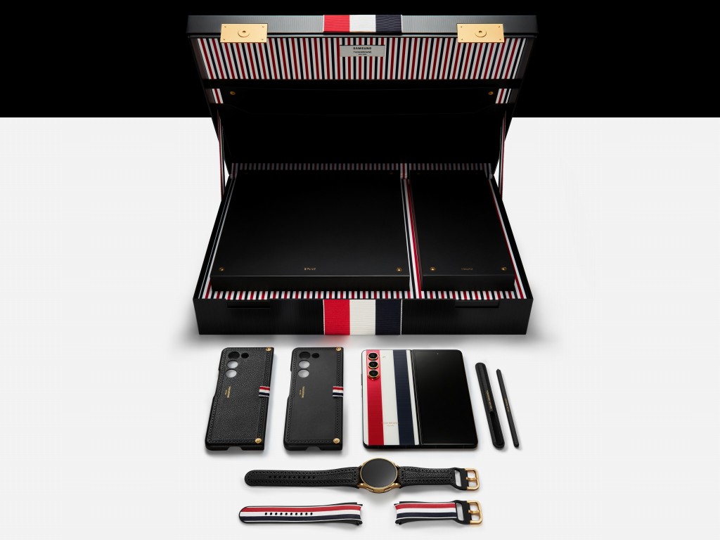 GalaxyZ_Fold5_Thom_Browne_Edition_04