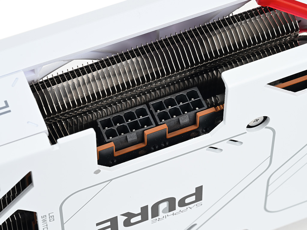 pure_radeon_rx_7700_xt_18