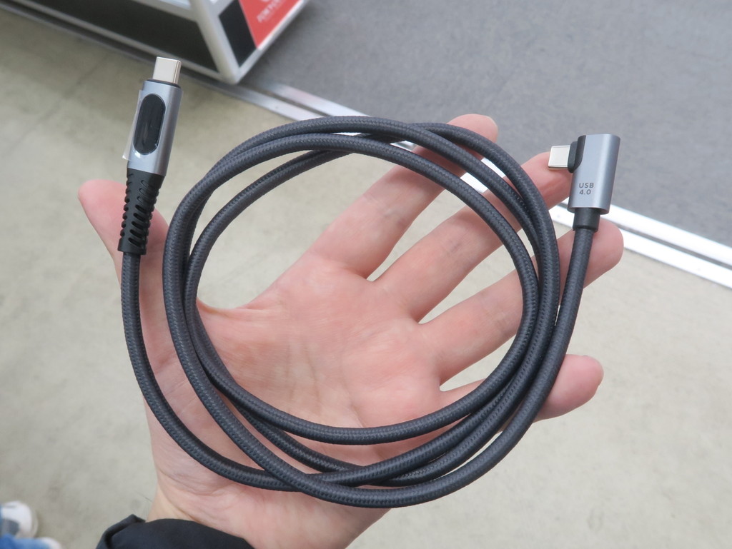 watts_cable_usb4_03