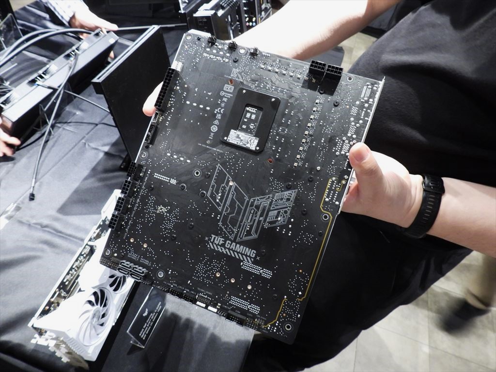 ASUS_akiba20240427_31a