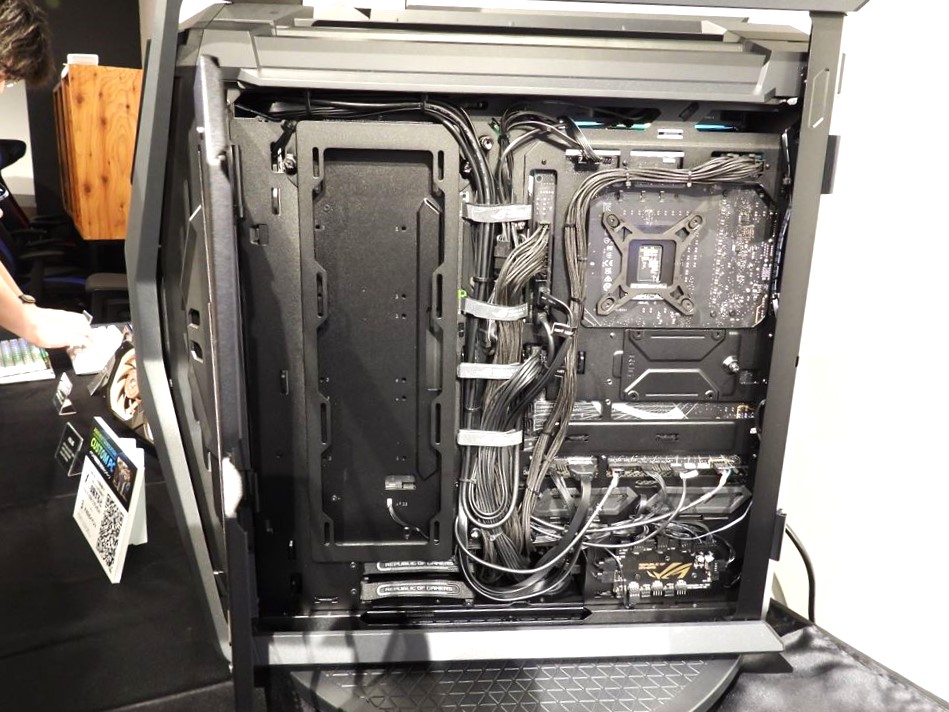 ASUS_akiba20240427_36a