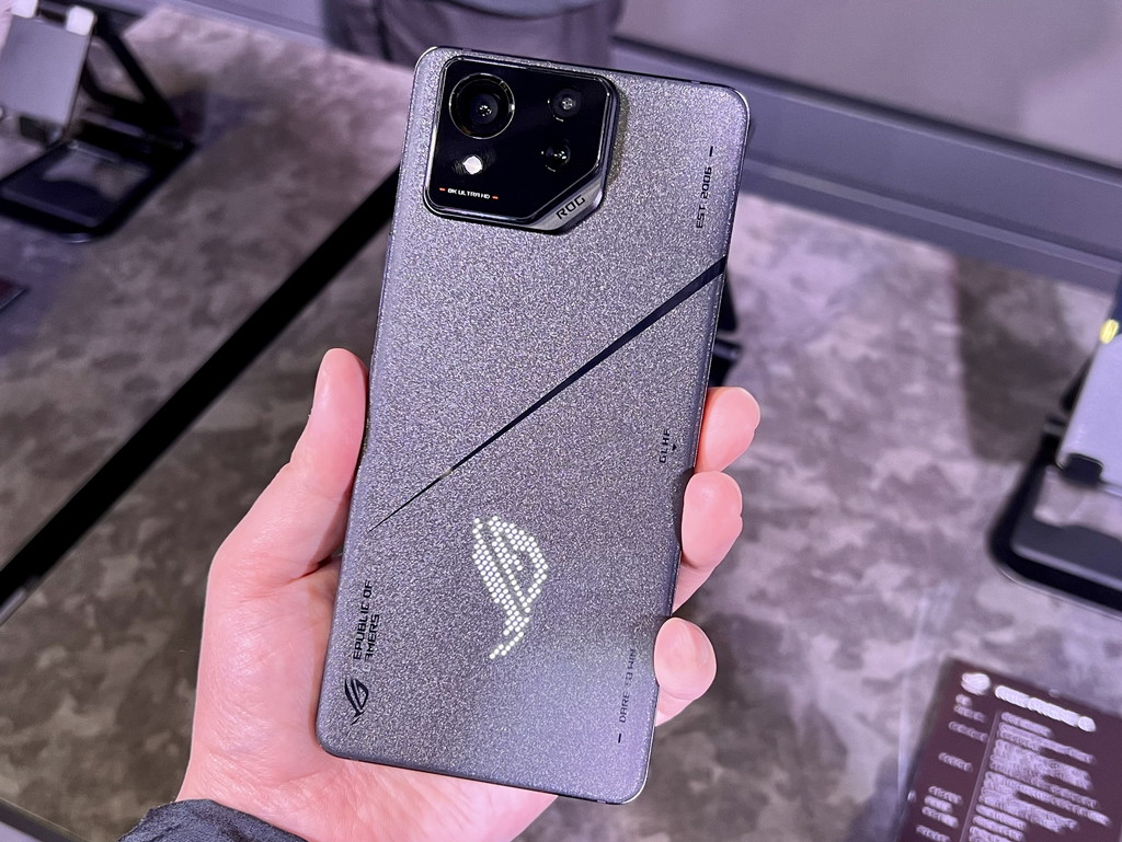 ROG_Phone_8_press_01