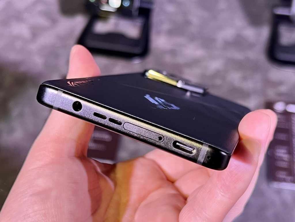 ROG_Phone_8_press_12