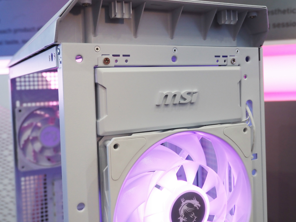 computex_2024_msi_mpg_velox_05