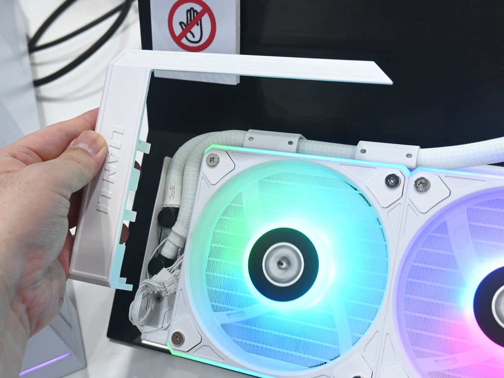 HYDROSHIFT_LCD_AIO_computex2024_04