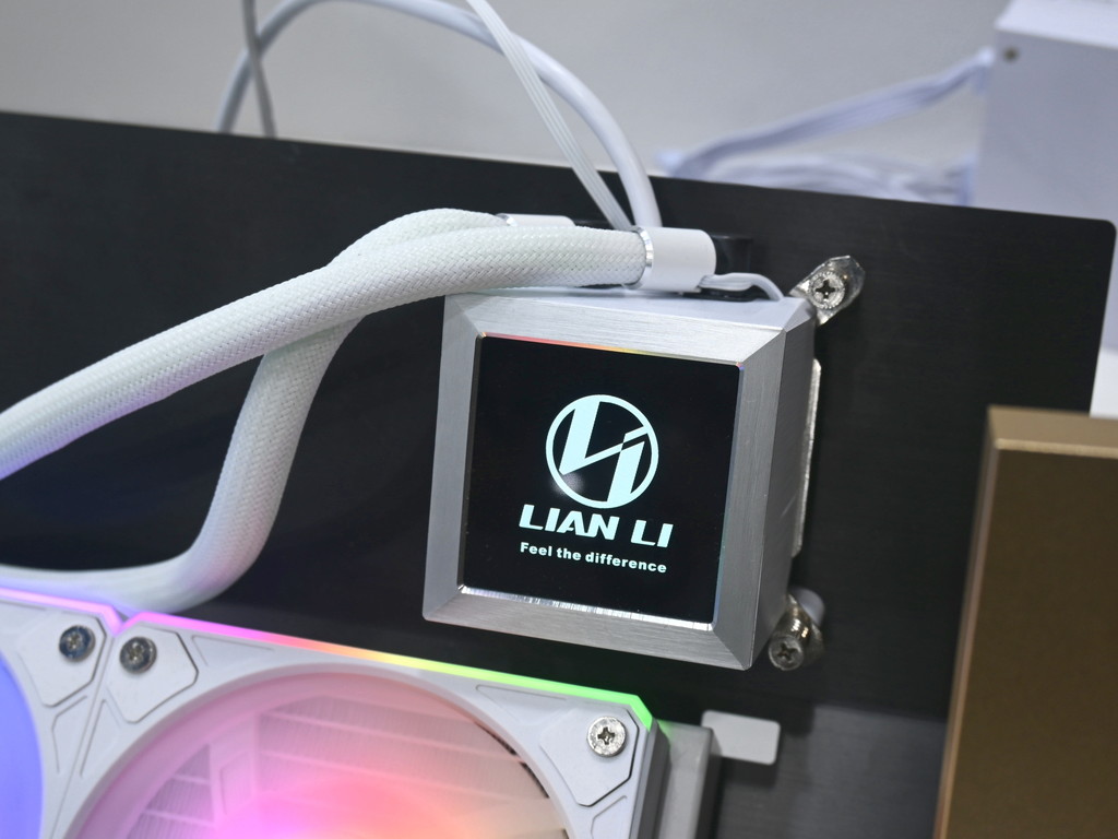 HYDROSHIFT_LCD_AIO_computex2024_05