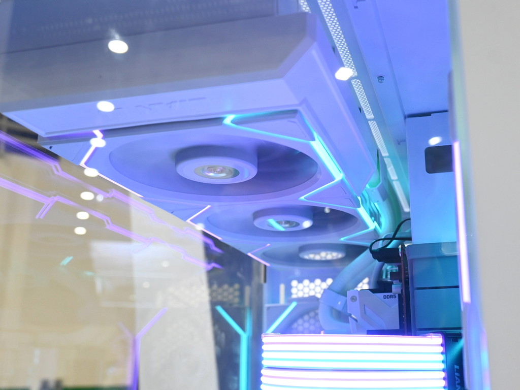 HYDROSHIFT_LCD_AIO_computex2024_08