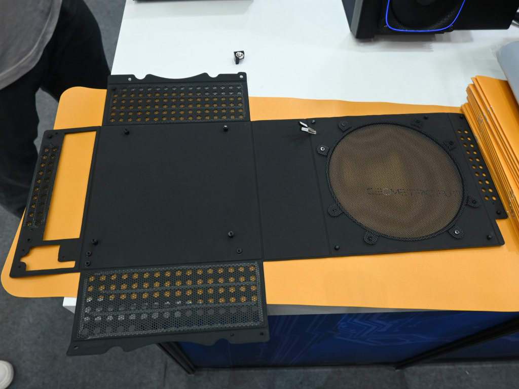 computex_2024_Flamingo_03